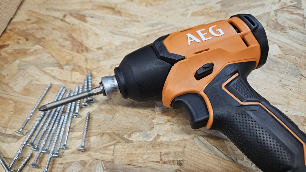 visseuse à choc AEG BSS 18C2