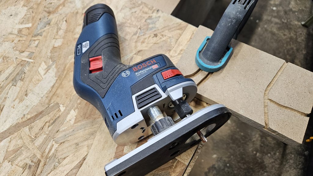 affleureuse Bosch Pro GKF 12V 8