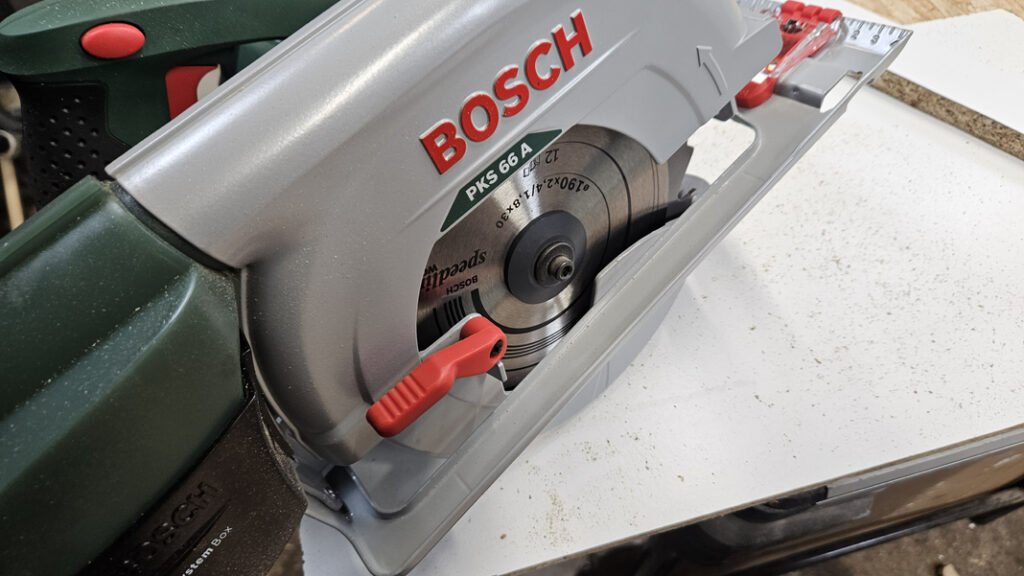 Scie circulaire Bosch PKS 66 A