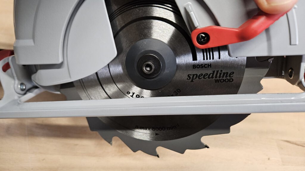 Scie circulaire Bosch PKS 66 A