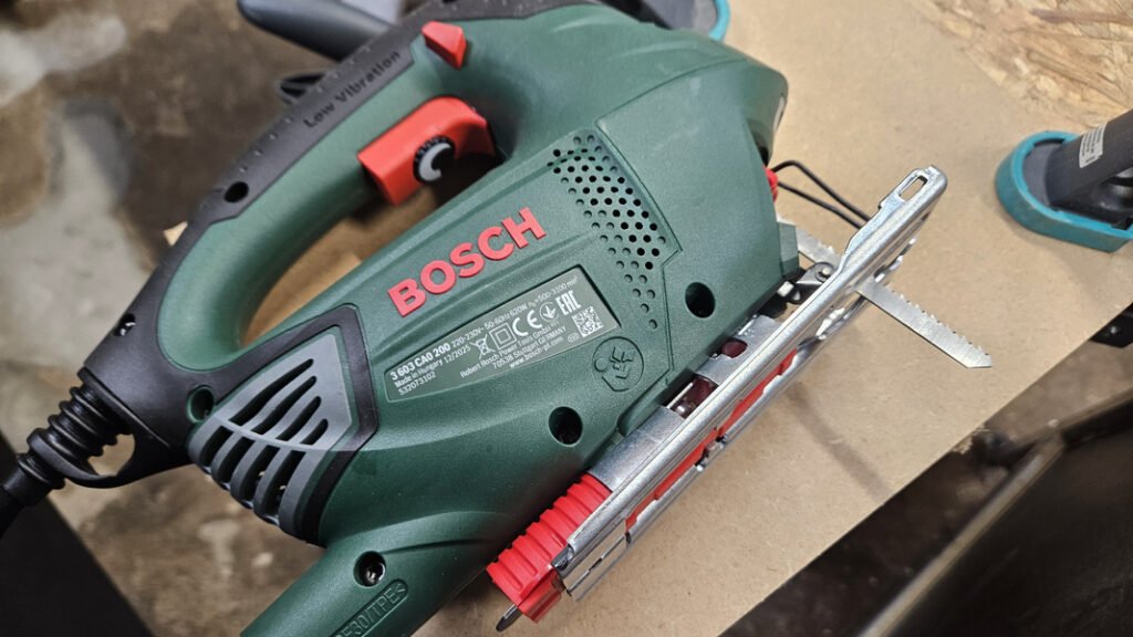 scie sauteuse Bosch PST 900 PEL
