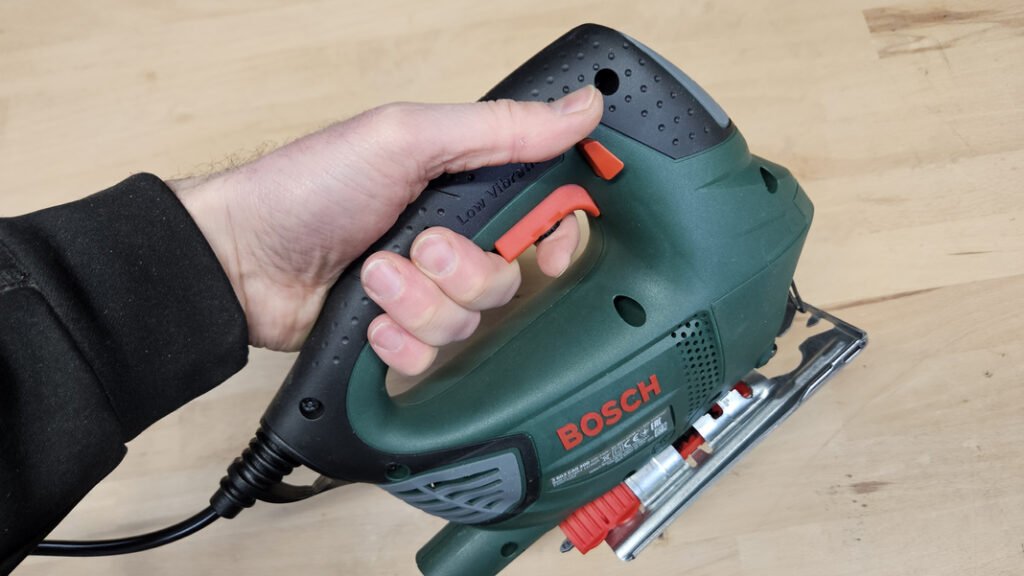 scie sauteuse Bosch PST 900 PEL